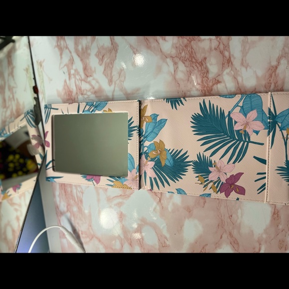 Miroir avec étui fleuri. Miroir with leaves print case - Picture 6 of 10